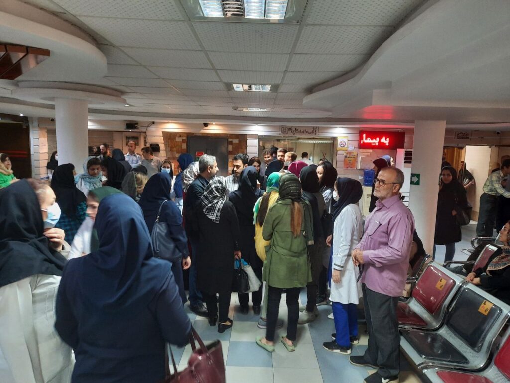 عدم پرداخت کامل حقوق و اعتراض کارکنان یک بیمارستان خصوصی در لاهیجان
