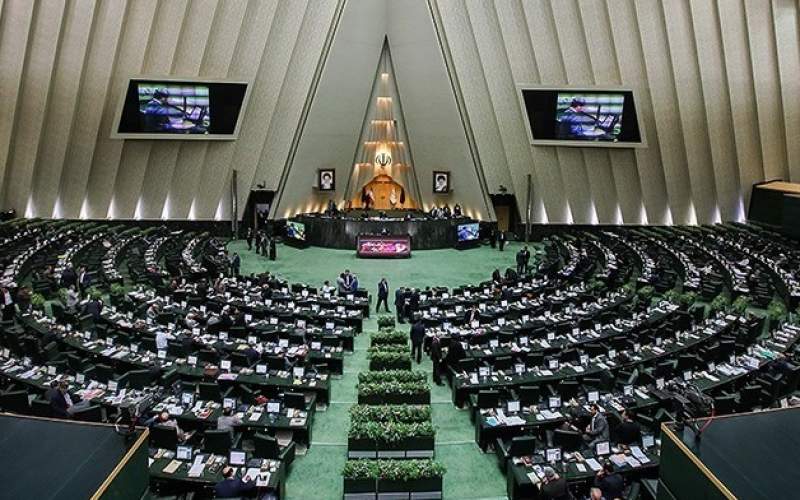 نماینده تبریز: در جریان منتفی‌شدن استیضاح قبلی وزیر صمت ۷۵ خودروی شاسی بلند به نمایندگان دادند!